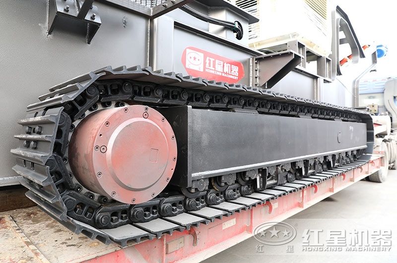 履带式移动破碎机采用自驱动运作模式